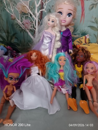 Assorted bundle dolls - of,
