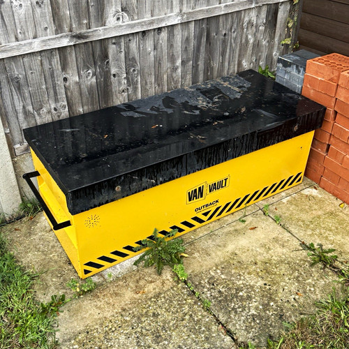 Van vault outback lockable - van,