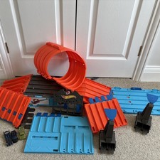 Hot Wheels Race Crate with 3