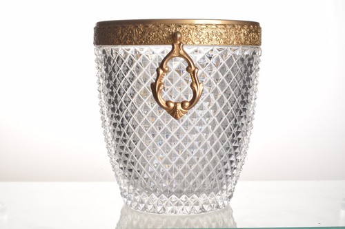 Large crystal ice - large,