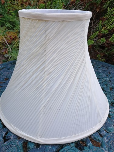 Nice vintage style table lamp - vintage,