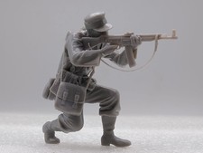 #132-1/16TH-SOLID RESIN-WW2 GERMAN SOLDIER w. STG44-FAST+FREE P+P
