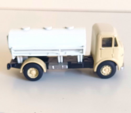Base toys aec tanker - base, truck