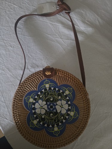 Hard weaved round shoulder bag - round,