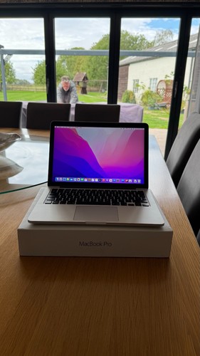 Apple macbook pro early - apple,
