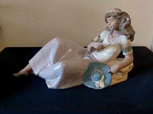 Retired lladro noella - retired,