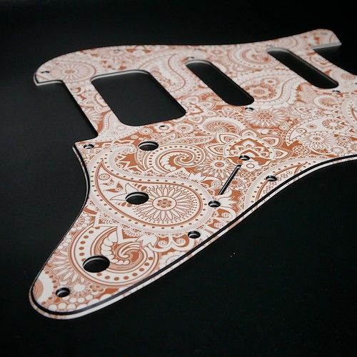 Fender strat pickguard - strat, •