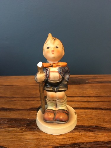 Goebel hummel little hiker - -,