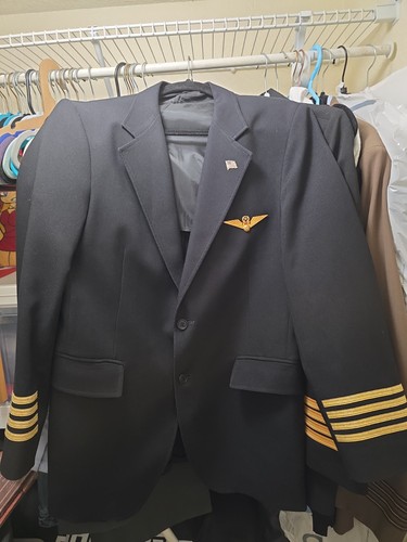 Twa airlines pilot - airlines, uniform