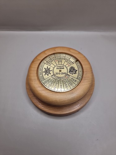 Perpetual wooden desk - wooden,