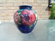 MOORCROFT   POTTERY.  4" HIGH ANEMONE ON BLUE   PATTERN VASE .
