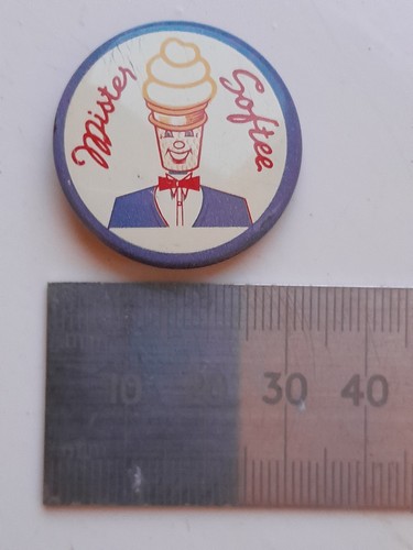 Vintage collectable pin badge - pin,