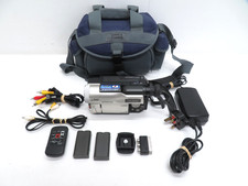 Hitachi - VM-E563LE - Camcorder - Analog - 8mm Tape - Video Camera - Bag