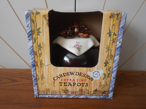Tea table collectable pot - tea,