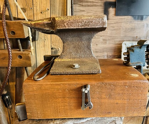 Small anvil - small,