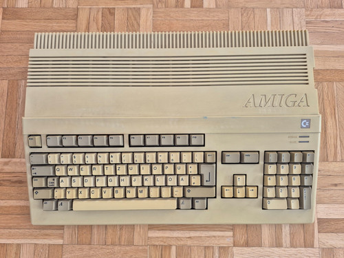 Case keyboard commodore - ✅,