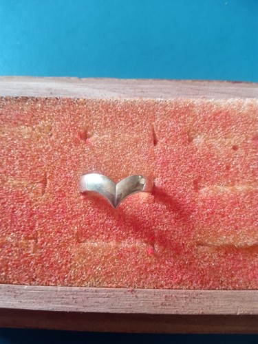 9ct gold hallmarked wishbone