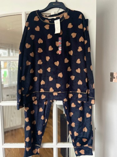 Lovely super cosy bnwt - lovely,
