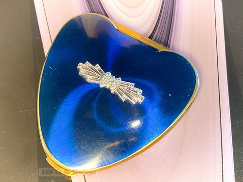 Kigu heart shaped metallic