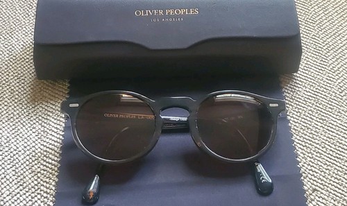 Near mint oliver peoples - oliver,