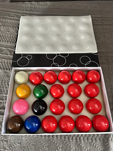 Boxed snooker balls used - boxed,
