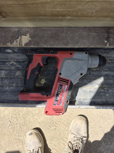 Milwaukee m18bh hammer bare - m18bh-0,