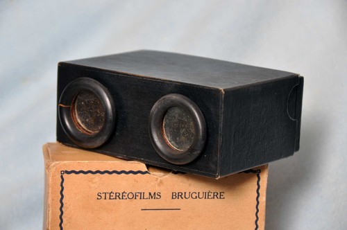 Antique stereoscope viewer