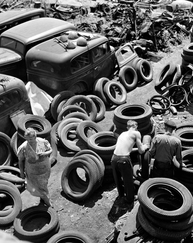 1942 chicago junk yard auto - 1942,