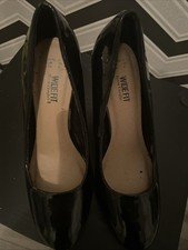 Ladies Size 6 Black High Feels