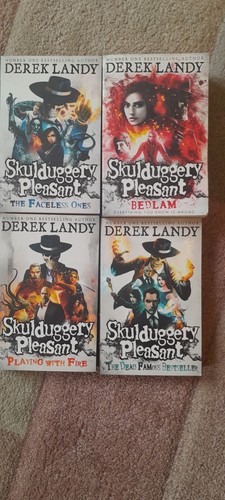 Skullduggery pleasant - 4, x