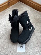GENUINE UGG BOOTS BAILEY BUTTON UGG CHARM (BLACK) SIZE 4 EU37 - B/NEW COST £190