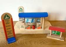 ELC Wooden City Car Repair Petrol Station Garage Shop With Accessories Vintage