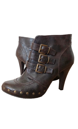 Brown leather vintage studded