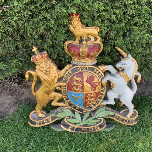 Large royal coat arms wall - royal,