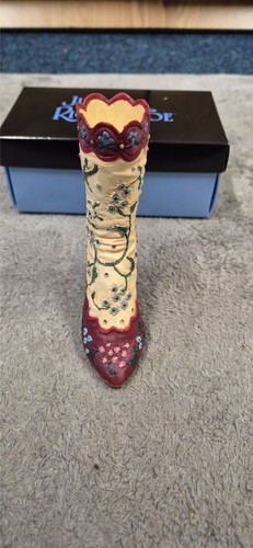 Just the right shoe - just, "opera