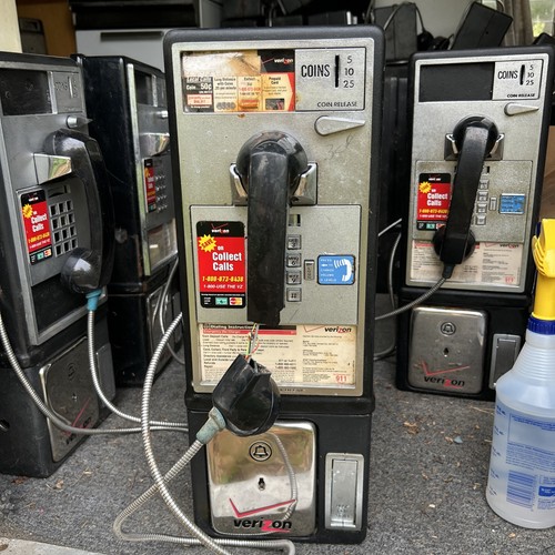Vintage black phone booth - black,