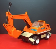 EXCAVATOR CRANE CONSTRUCTION