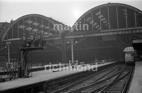 Kings cross station class - cross,
