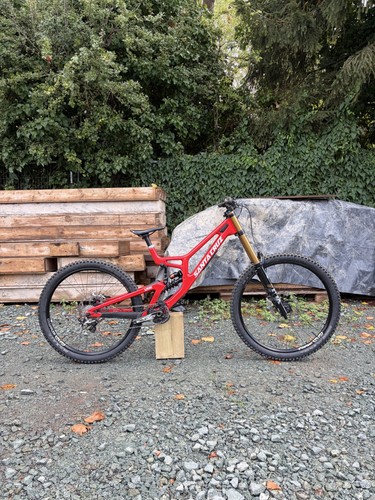 2025 santa cruz v10 red - santa,