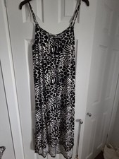 Tu Sainsburys Black & White