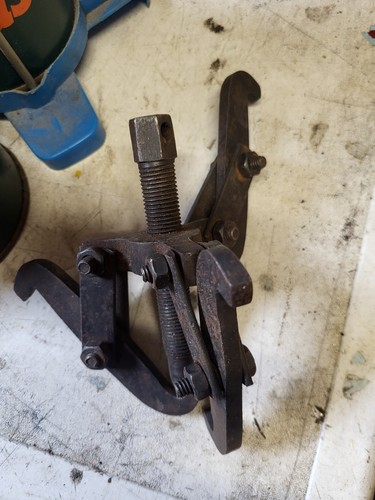 Legged way puller used - 2, puller-