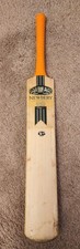 Newbery Uzi C6+ Cricket Bat