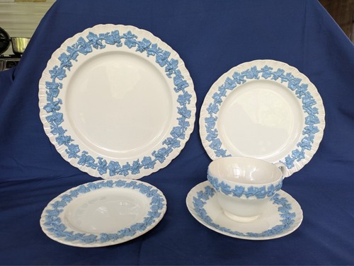 Wedgwood lavender cream - on,