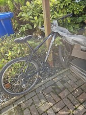 GIANT  Boulder Mountain Bike