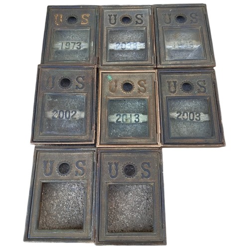 Antique brass post - us,