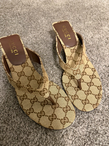 Gucci monogram canvas thong - gg,