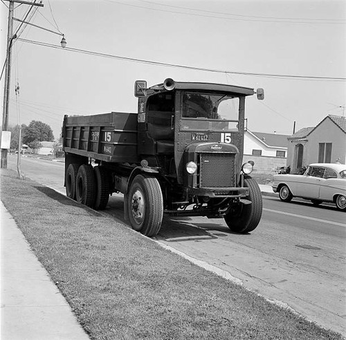 Autocar dump truck wheeler - autocar,