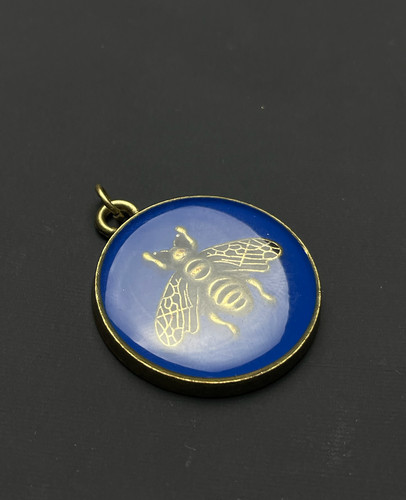 Neck pendant good condition - neck,