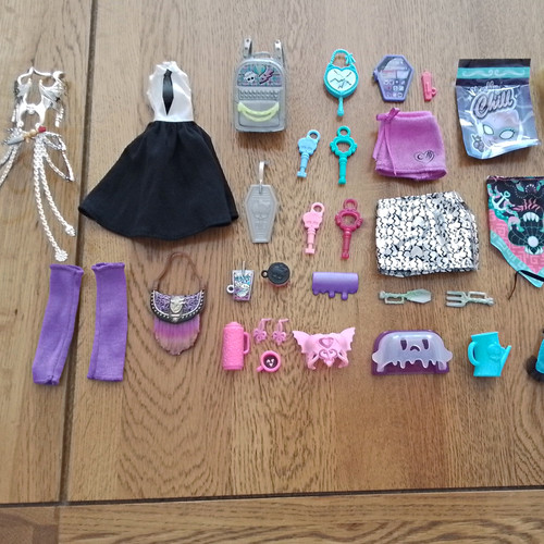 Monster high bundle - high, clothes