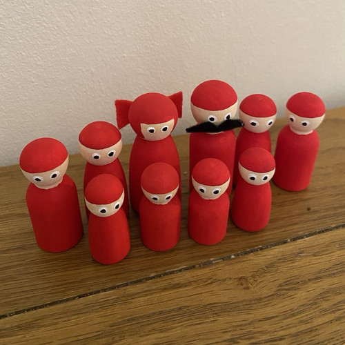Pontipine wooden figures-In